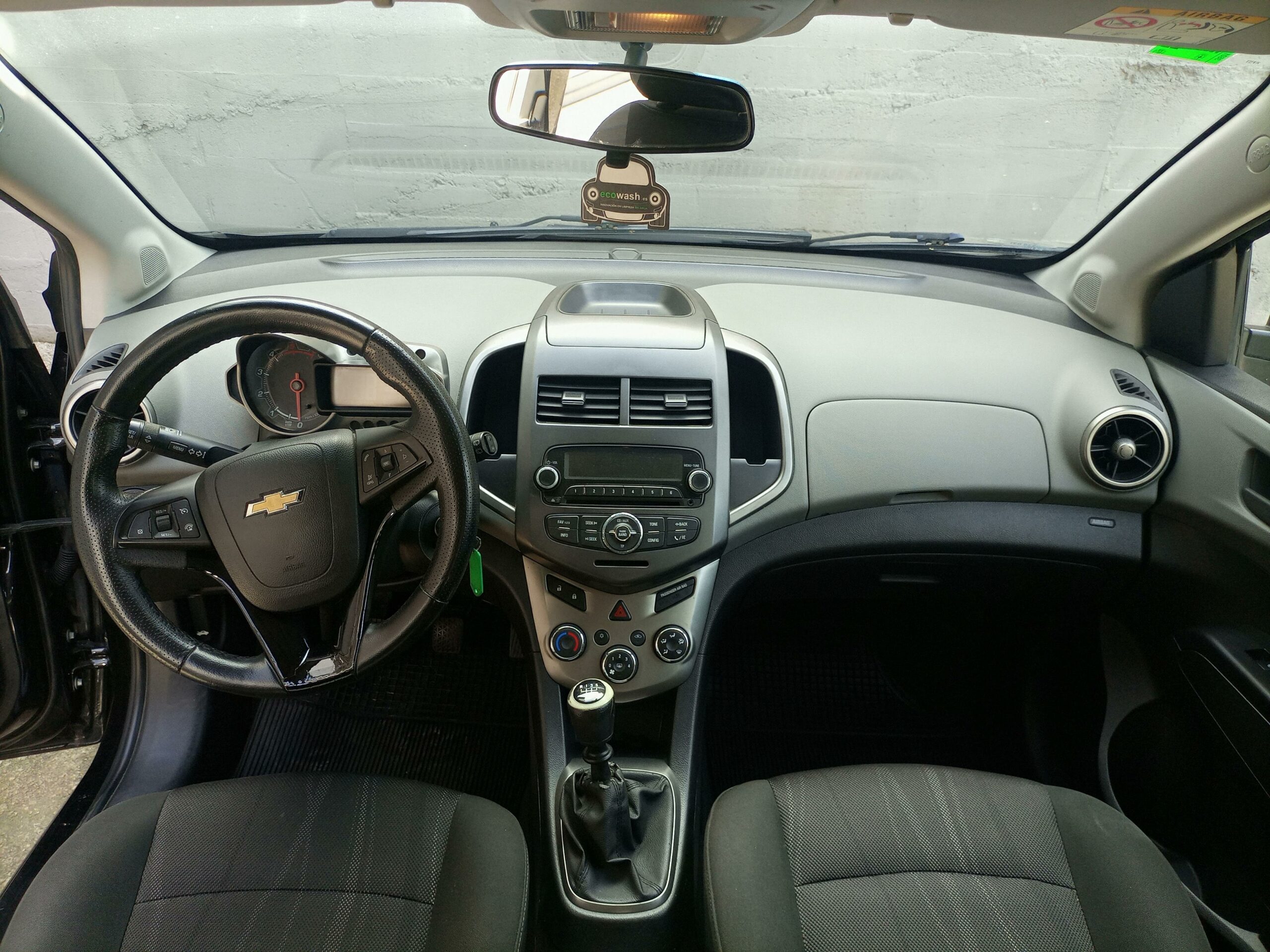 ¡CHEVROLET AVEO 1.3 LT 5P: POTENCIA, ESTILO Y CONFORT EN UN SOLO PAQUETE!