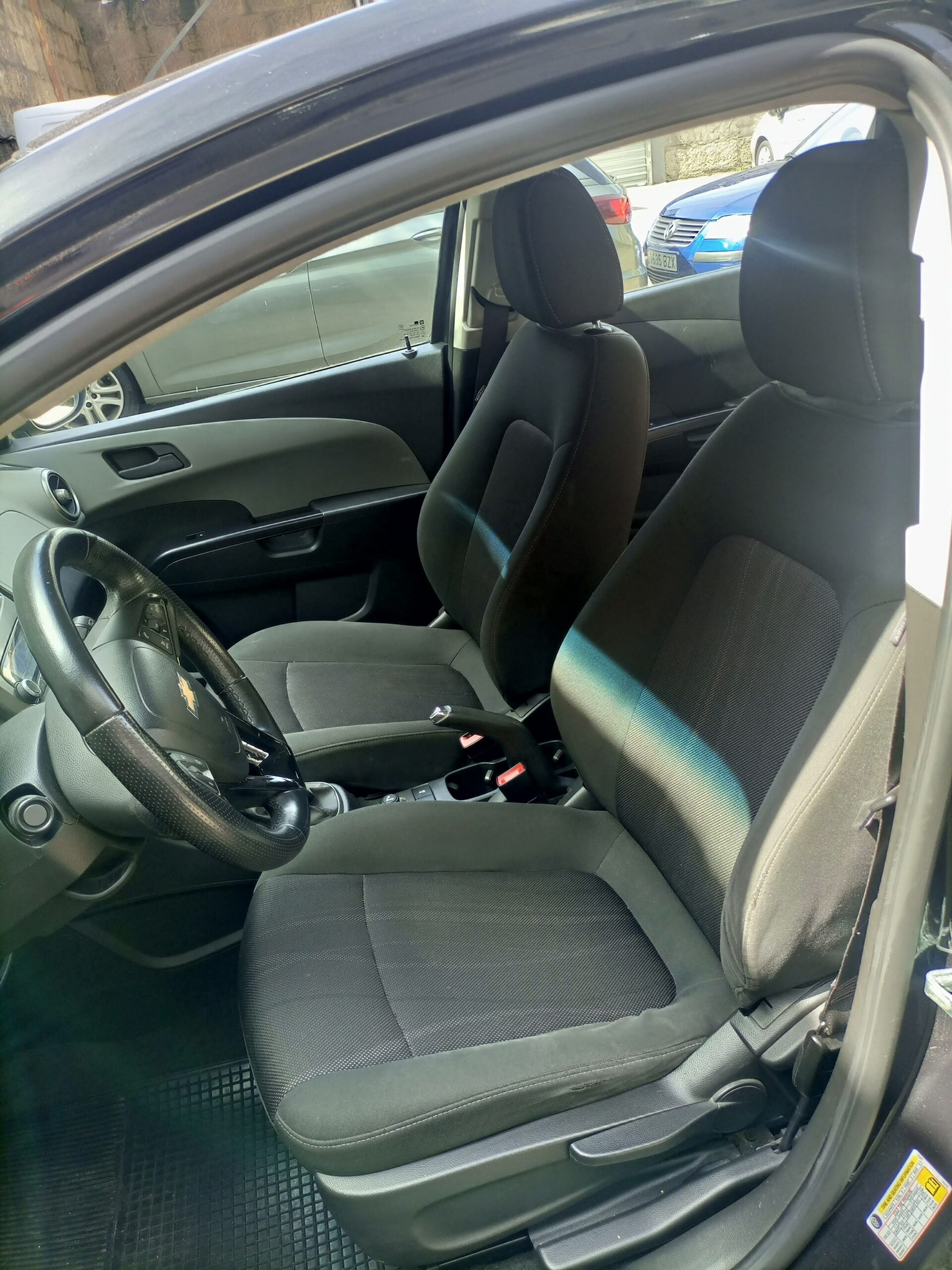 ¡CHEVROLET AVEO 1.3 LT 5P: POTENCIA, ESTILO Y CONFORT EN UN SOLO PAQUETE!