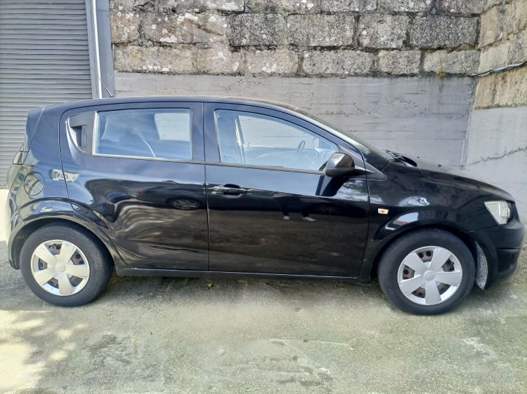 ¡CHEVROLET AVEO 1.3 LT 5P: POTENCIA, ESTILO Y CONFORT EN UN SOLO PAQUETE!