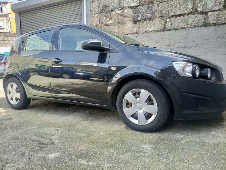 ¡CHEVROLET AVEO 1.3 LT 5P: POTENCIA, ESTILO Y CONFORT EN UN SOLO PAQUETE!