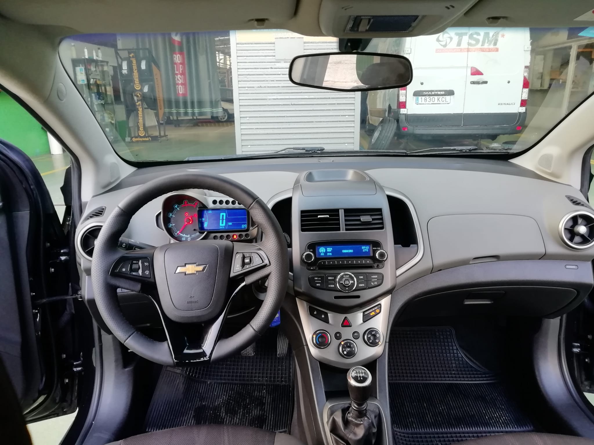 ¡CHEVROLET AVEO 1.3 LT 5P: POTENCIA, ESTILO Y CONFORT EN UN SOLO PAQUETE!