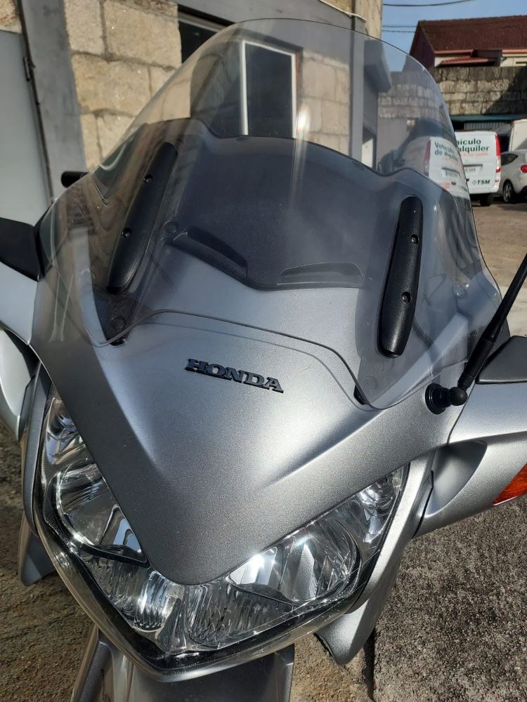 ¡DOMINA EL CAMINO! HONDA ST1300A-4: POTENCIA Y ELEGANCIA SOBRE DOS RUEDAS