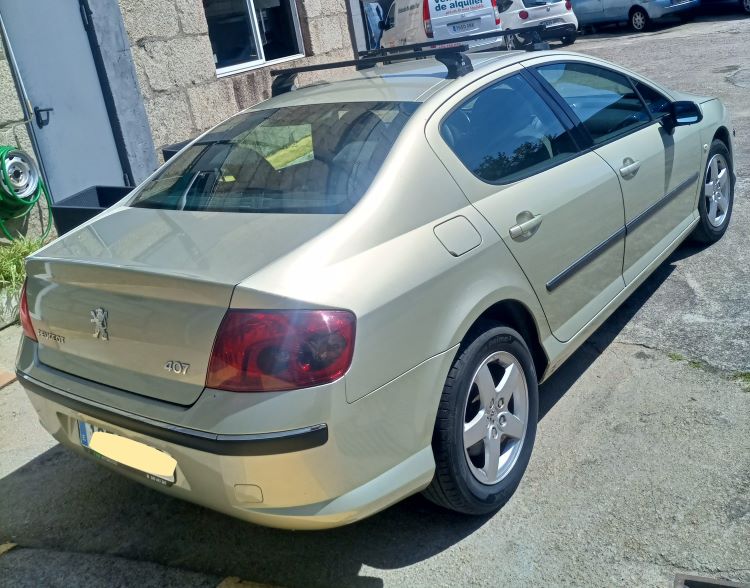¡ELEGANCIA CLÁSICA! PEUGEOT 407 EN BEIGE METALIZADO: UNA JOYA DEL TIEMPO