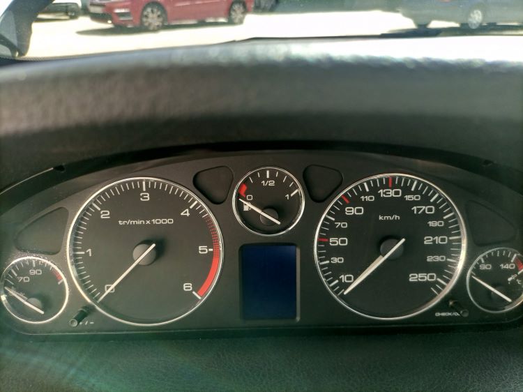 ¡ELEGANCIA CLÁSICA! PEUGEOT 407 EN BEIGE METALIZADO: UNA JOYA DEL TIEMPO