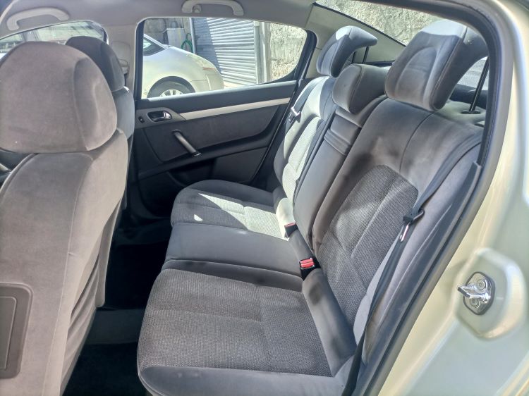 ¡ELEGANCIA CLÁSICA! PEUGEOT 407 EN BEIGE METALIZADO: UNA JOYA DEL TIEMPO