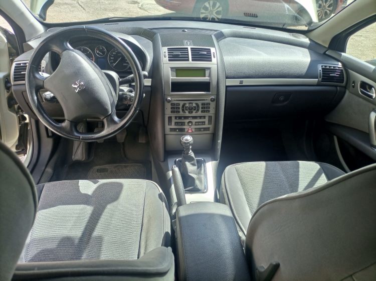 ¡ELEGANCIA CLÁSICA! PEUGEOT 407 EN BEIGE METALIZADO: UNA JOYA DEL TIEMPO