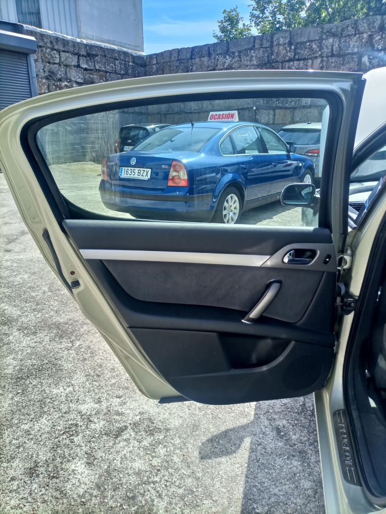 ¡ELEGANCIA CLÁSICA! PEUGEOT 407 EN BEIGE METALIZADO: UNA JOYA DEL TIEMPO