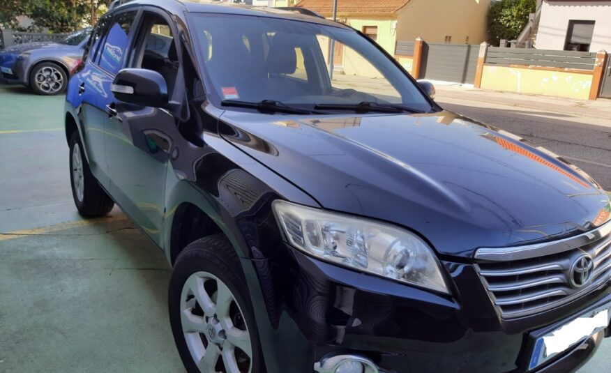 ¡En Venta! TOYOTA RAV4 en excelente estado. 