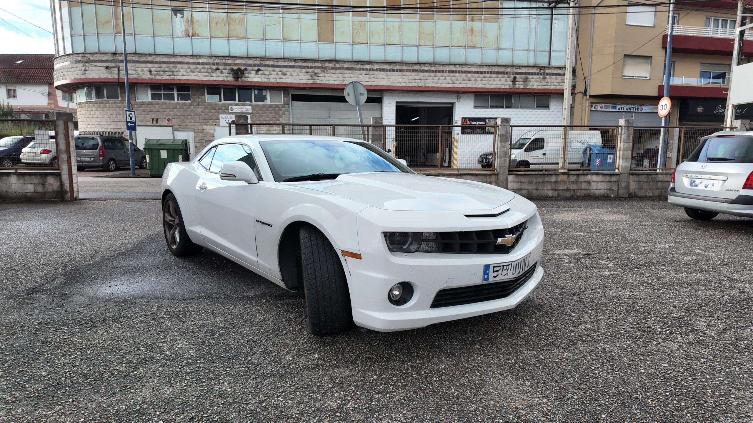 CAMARO V8 MANUAL CON PEGATINA ECO